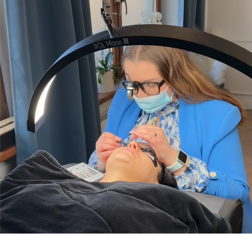 Przedłużanie i zagęszczanie rzęs metodą UV Nordic Lashes